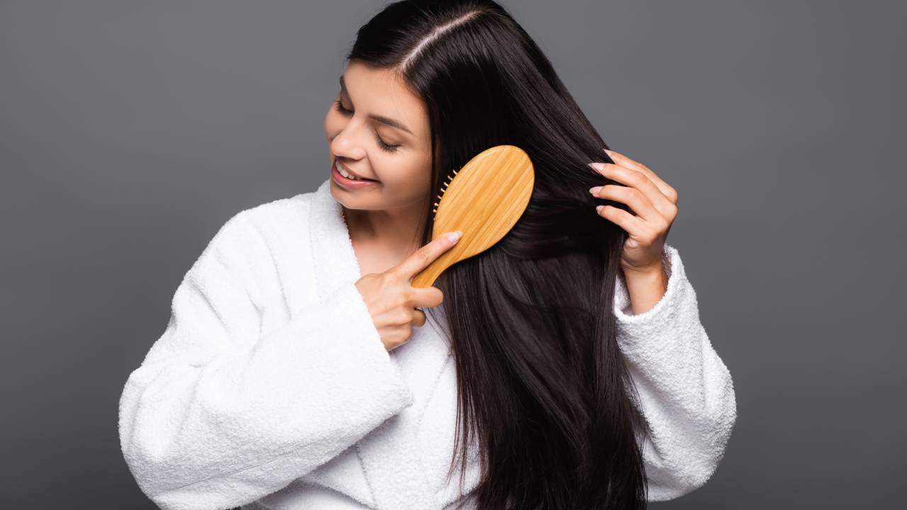 5 penteados rápidos que deixam o visual com cara de salão mesmo em dias corridos