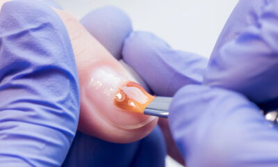 Usar esmalte em gel sem cabine pode parecer uma alternativa prática para quem busca economia ou praticidade no dia a dia, porém há pontos importantes a serem observados