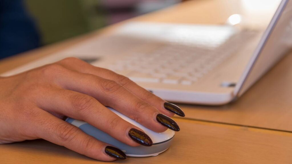 5 cores de esmalte que sempre fazem sucesso nas unhas