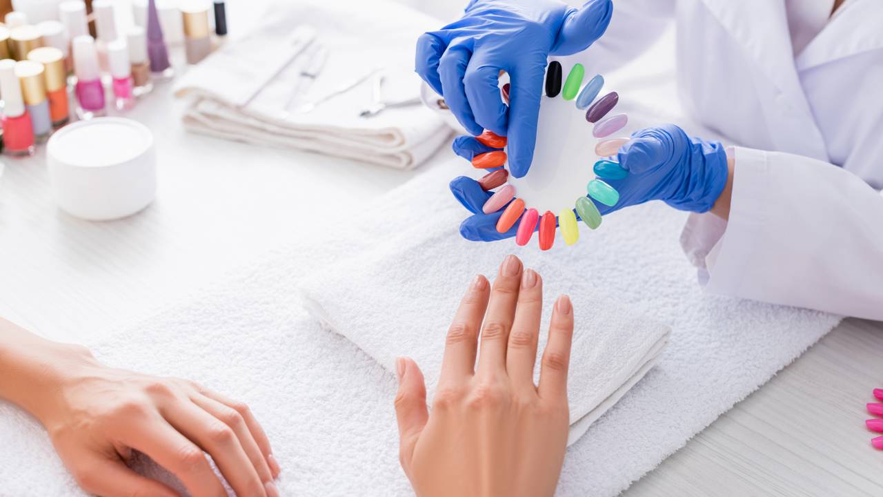 As cores de esmalte que estão dominando as redes sociais