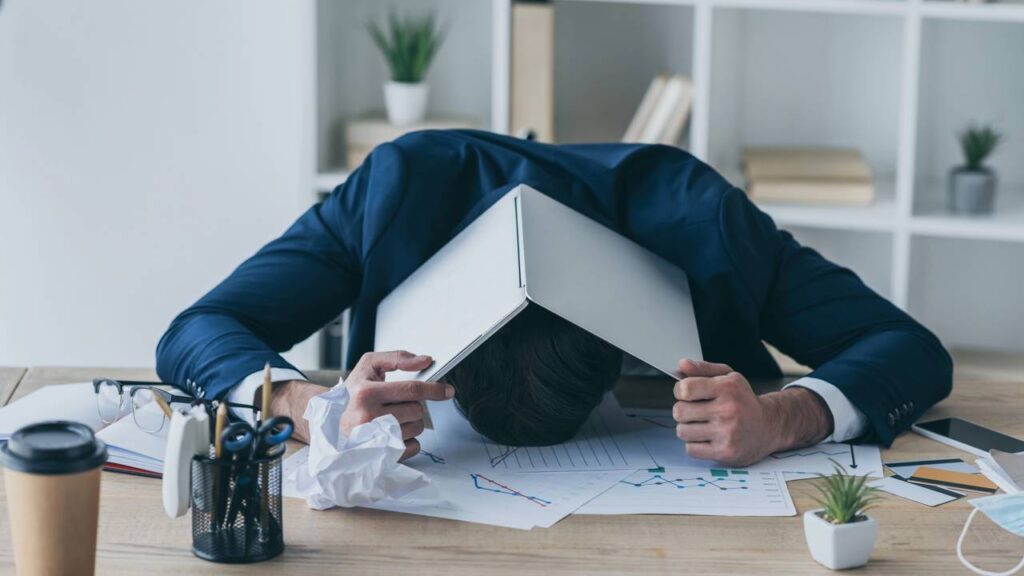 Na busca por harmonia e equilíbrio em nossos lares, algumas pessoas acreditam que a energia espiritual desempenha um papel crucial. O conceito de energias invisíveis influenciando o bem-estar físico e emocional é comum em diversas culturas, e certos hábitos diários podem contribuir para o acúmulo de energia negativa em casa, afetando a tranquilidade do ambiente.