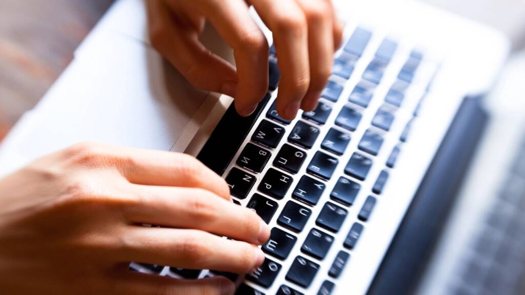 Como usar a inteligência artificial para turbinar seus estudos
