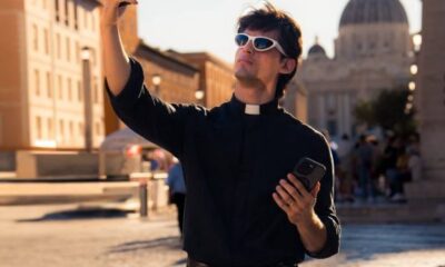 Padre que exibe músculos na internet recebe advertência de superiores: ‘Inapropriado’