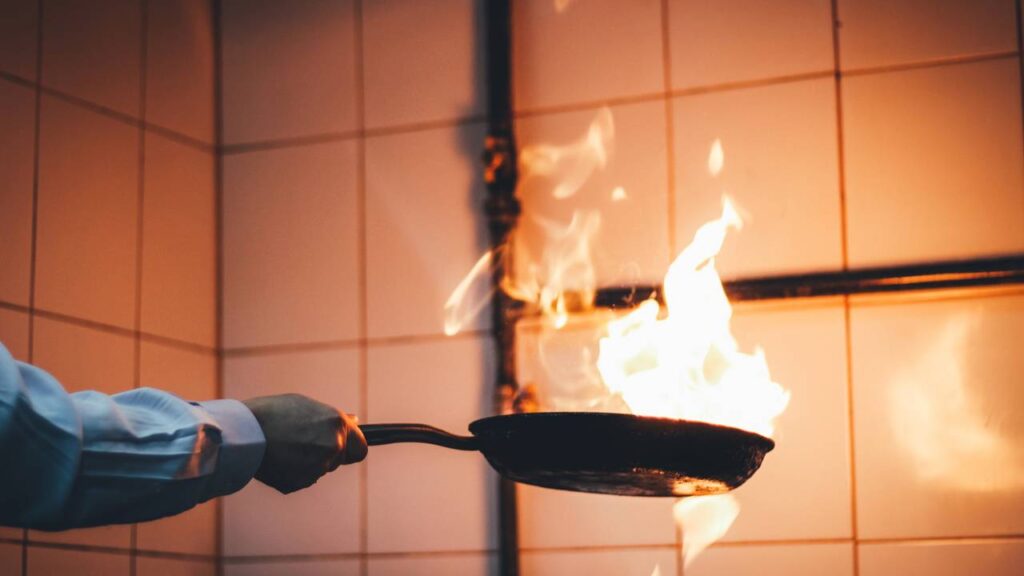 Na cozinha, o fogão é um dos eletrodomésticos mais utilizados, essencial para o preparo das refeições diárias