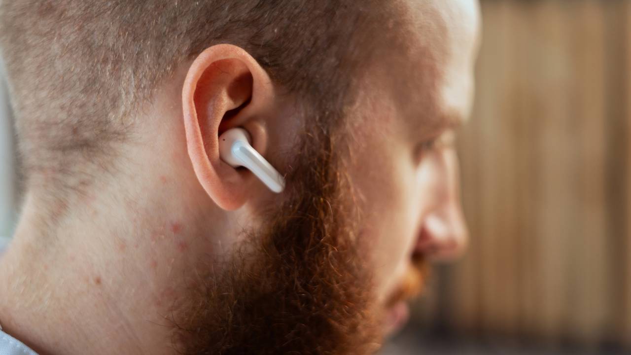 Três fones de ouvido Bluetooth bons e baratos que valem cada centavo