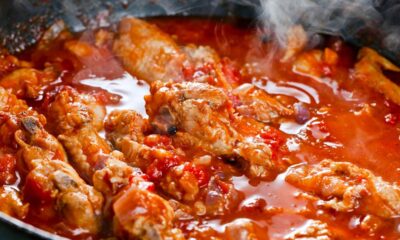 O frango ao molho suculento que está conquistando todo mundo pela simplicidade