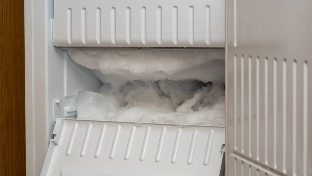 Quando descongelar o freezer e como higienizar sem danificar