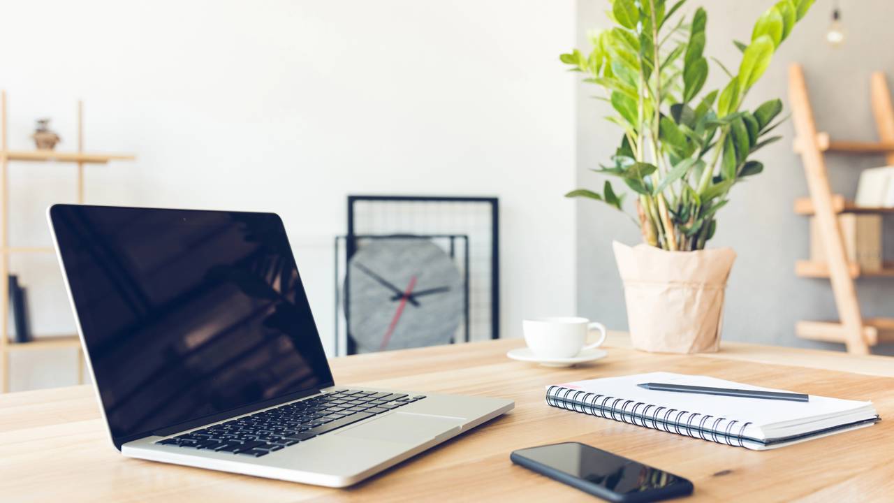 Dicas para montar um home office bonito e funcional sem gastar muito