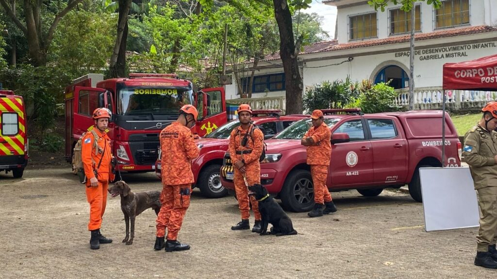 Bombeiros realizam buscas por idoso desaparecido na Urca