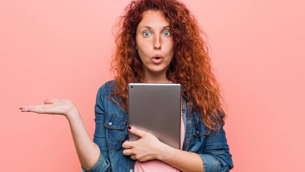 Há um penteado simples que disfarça o cabelo oleoso em minutos