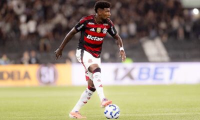 Flamengo avalia futuro de Emerson Royal diante de sondagens europeias