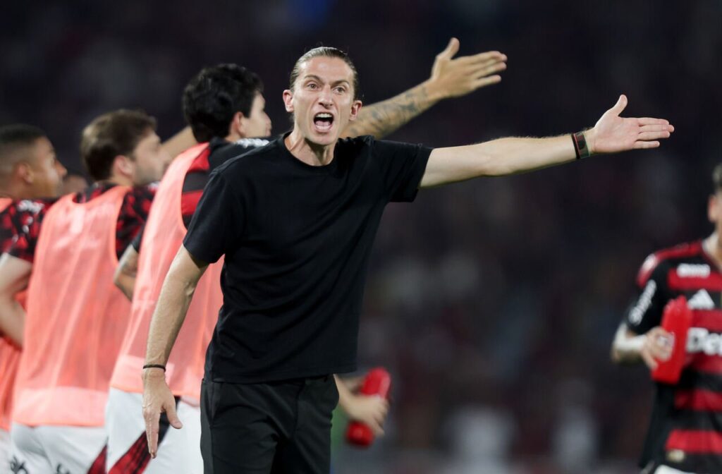 TÉCNICO: FILIPE LUÍS - Escalou Carrascal na ponta direita e Plata como 9. Mas o time teve dificuldade nos arremates. Nenhum de real perigo no primeiro tempo. Pesaram, para isso o jogo abaixo da média de Samuel Lino e Plata. Mas seu time teve muitos altos e baixos. Além disso, ele deveria entrar com Pedro muitos antes e não aos 36 da etapa final. NOTA 4,5.