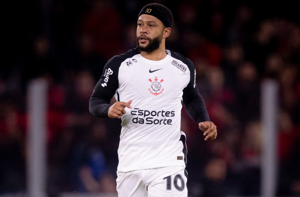 Memphis Depay tem negociações travadas no Corinthians e pode deixar o clube para ir ao exterior