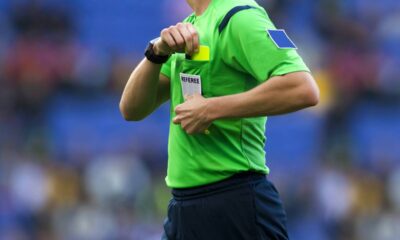 Pela primeira vez na história do futebol, um cartão roxo foi usado em uma partida da Copa do Mundo