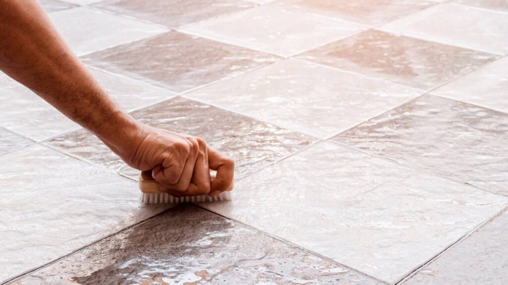 Manter o rejunte dos azulejos sempre limpo pode ser um verdadeiro desafio, especialmente em áreas úmidas como cozinhas e banheiros. Felizmente, o bicarbonato de sódio é um aliado eficiente e acessível