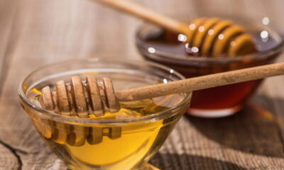 O mel é um alimento natural, amplamente consumido como adoçante e ingrediente em diversas receitas. No entanto, aquecer esse produto no micro-ondas ainda