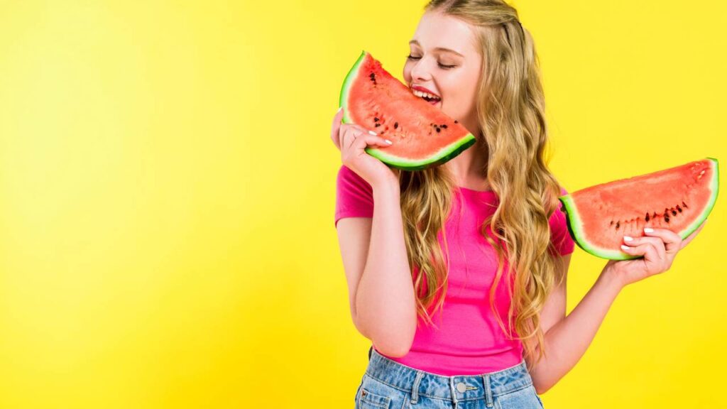 Veja como cultivar melancia com pouco espaço e colher frutas saborosas