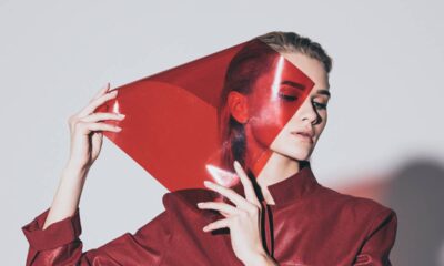 A cor de esmalte que muitas celebridades estão adotando tornou-se um autêntico símbolo de poder no universo da moda atual