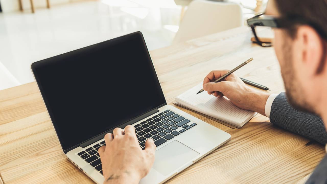 Cinco formas gratuitas de deixar seu notebook mais rápido em 2025