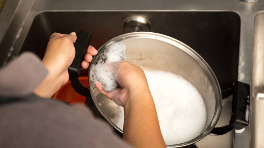 Manchas misteriosas surgem após o uso da panela de inox?