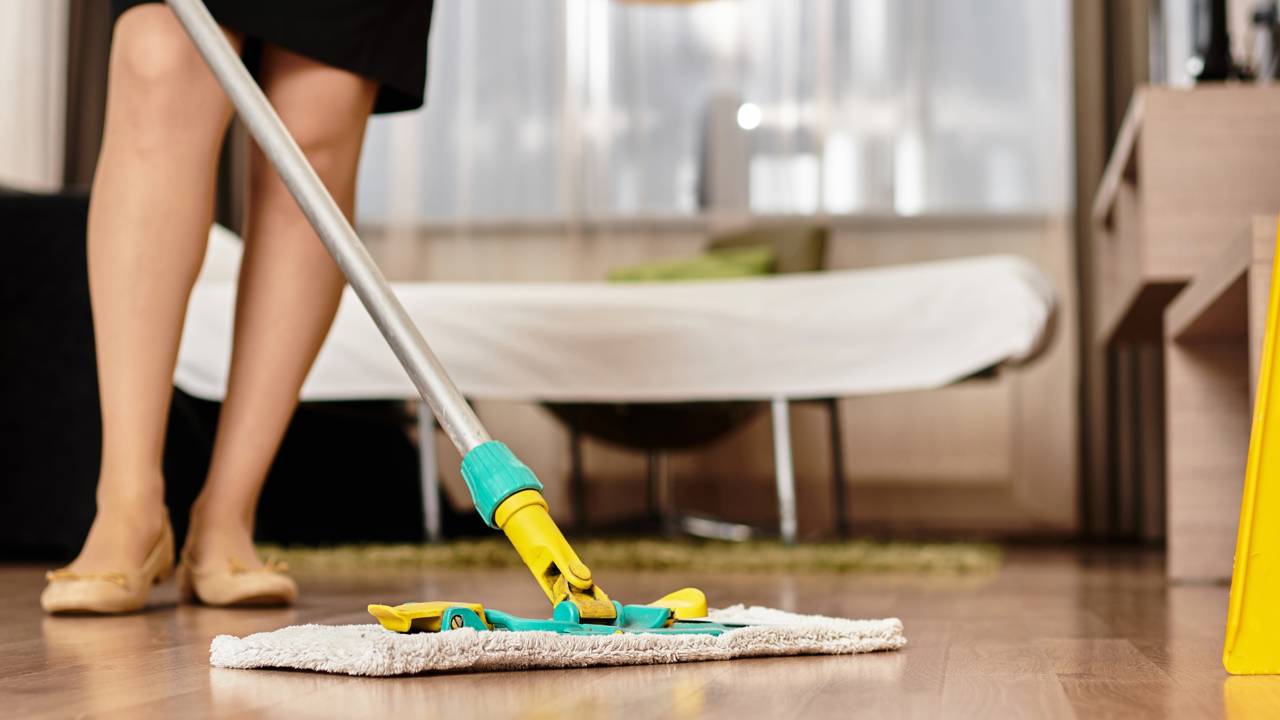 O que faz o pano de chão cheirar mal mesmo depois de lavado