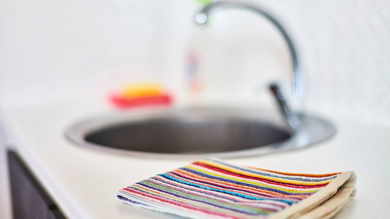 Pano de prato com mau cheiro mesmo limpo?