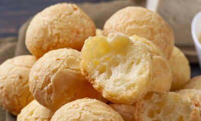 Como preparar pão de queijo mineiro igual de padaria em casa