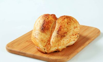 O método 3-2-1 que deixa o peito de frango suculento sempre