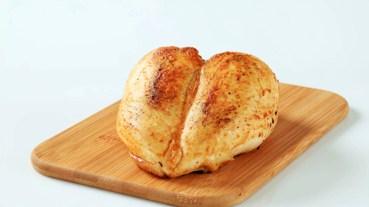 O método 3-2-1 que deixa o peito de frango suculento sempre