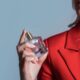 Como escolher o perfume ideal para mulheres 50+ para dias quentes