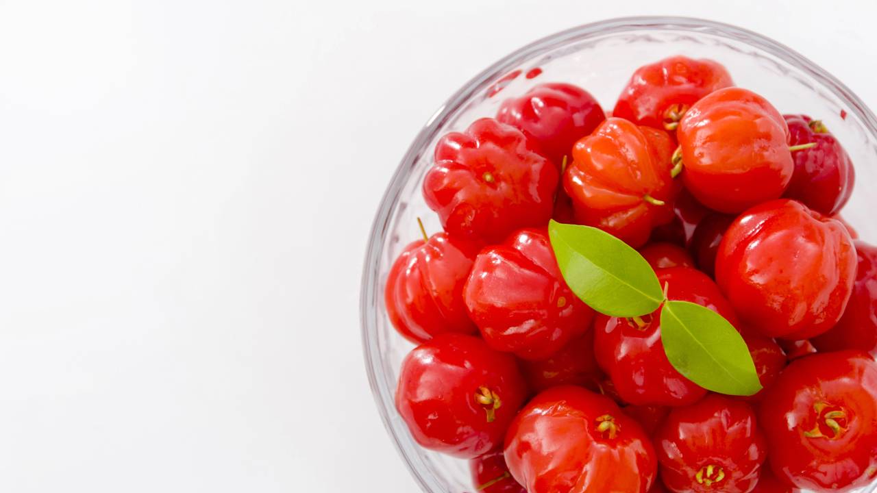 Pitanga em vaso com frutos o ano inteiro? É possível com esses cuidados