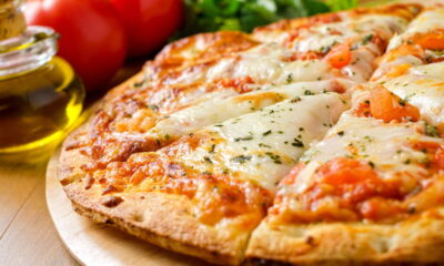 Como fazer pizza crocante sem forno em casa