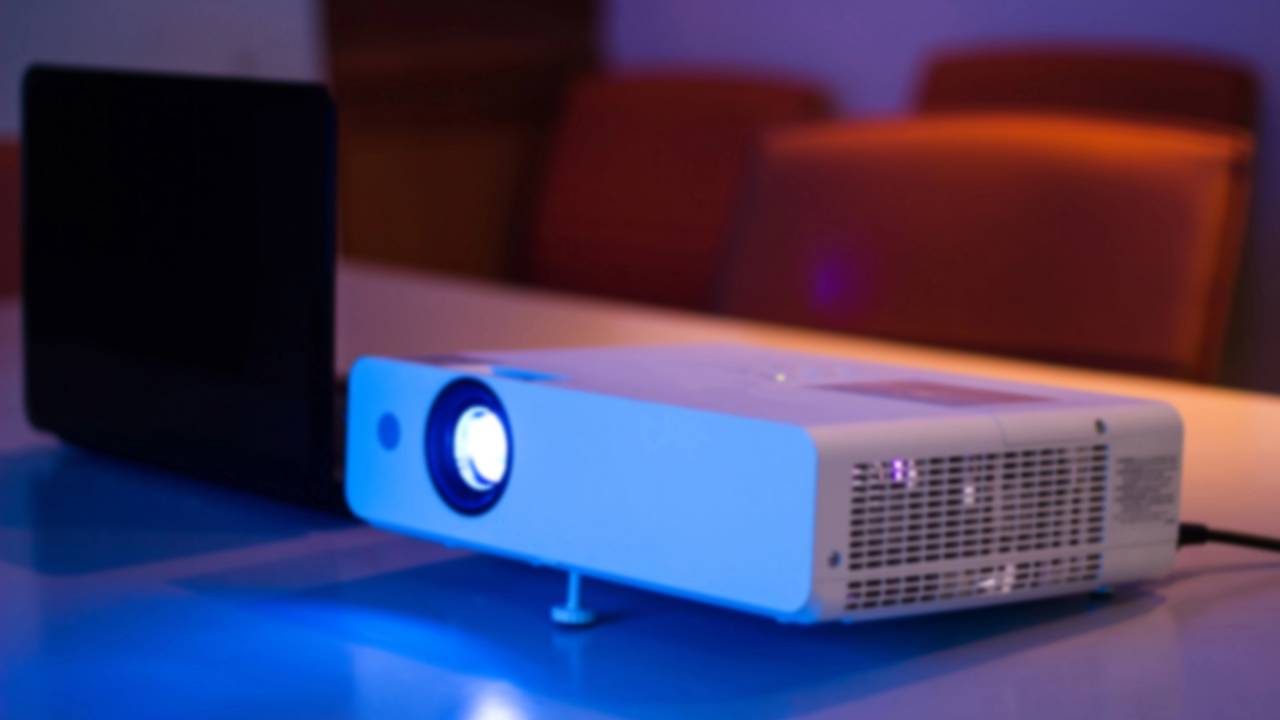 Os três melhores projetores portáteis para levar onde quiser