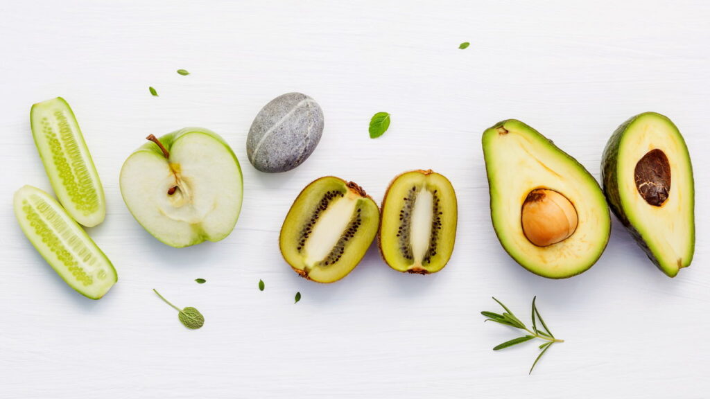 Se você está em busca de um rejuvenescimento natural da pele, saiba que algumas frutas poderosas podem estar mais próximas do que você imagina, bem na sua cozinha