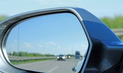 Como ajustar os espelhos laterais do jeito certo para evitar acidentes