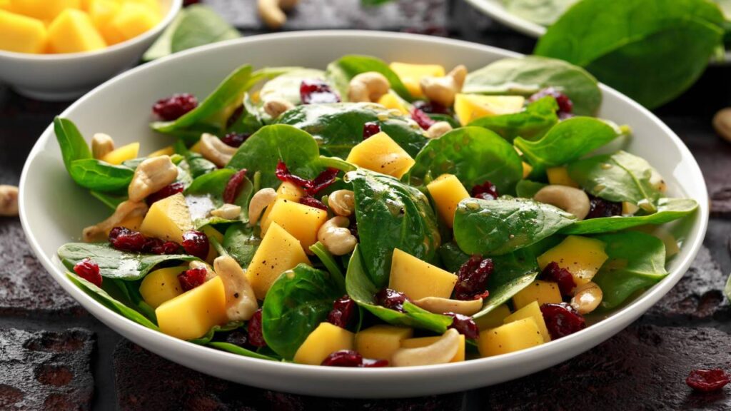 A salada de quatro ingredientes que está dominando as redes sociais