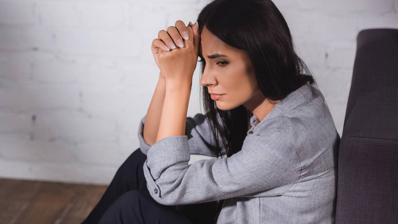 Cinco hábitos que destroem sua saúde mental sem você perceber no dia a dia