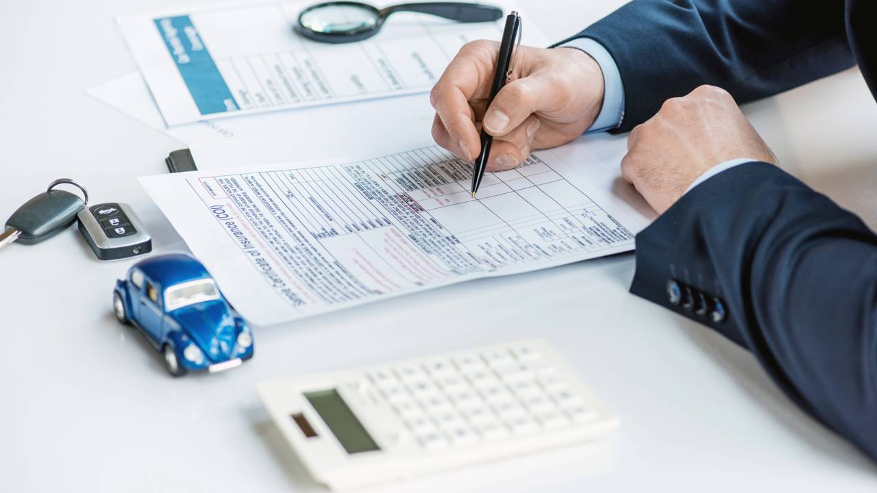 Como reduzir o preço do seguro do carro e economizar de verdade