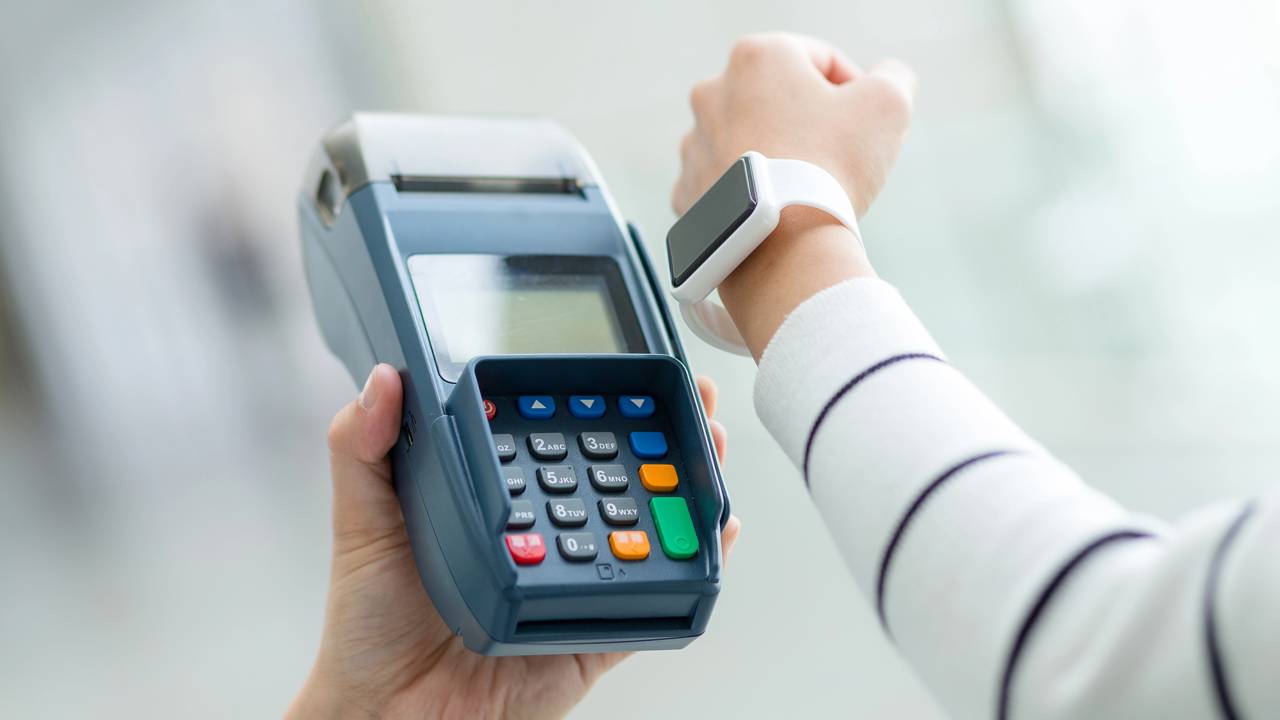 Cinco smartwatches com NFC para pagar compras sem tirar a carteira