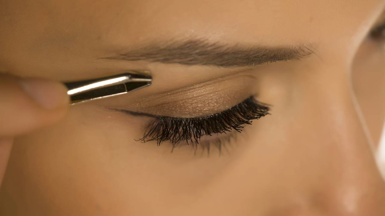 O segredo que deixa as sobrancelhas cheias e bonitas sem parecer artificiais