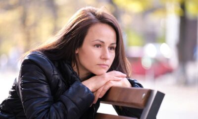 Alguns signos do zodíaco são conhecidos por guardar suas emoções mais profundas, sofrendo em silêncio. Demonstrar sentimentos nem sempre é fácil para todos,