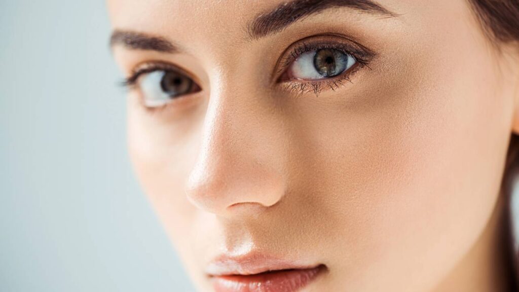 A cor de sombra que está conquistando os maquiadores do Brasil