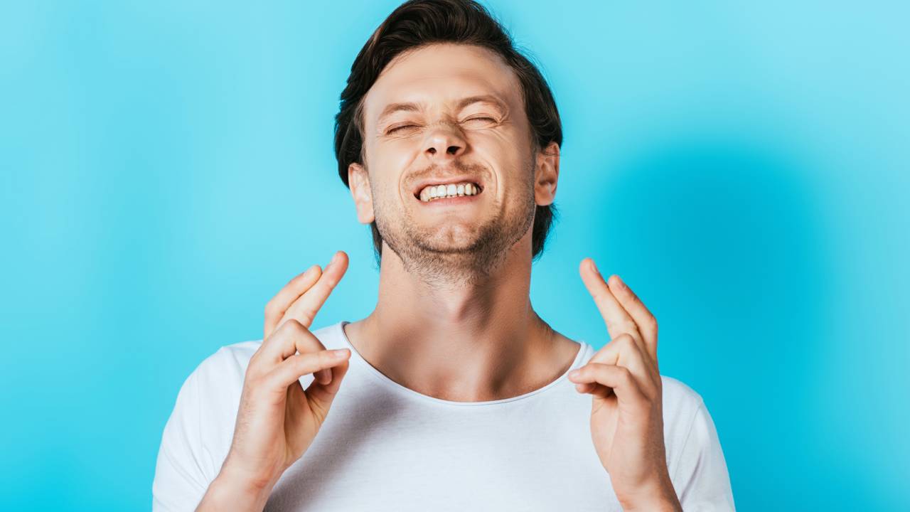 Entre adeptos do misticismo da sorte, é comum a convicção de que certos objetos e elementos, especialmente pedras, podem influenciar energias específicas, impactando positivamente ou negativamente o destino das pessoas por meio de suas propriedades simbólicas e ocultas.