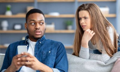 Suspeito - O que significa o ditado popular "tem caroço nesse angu"?