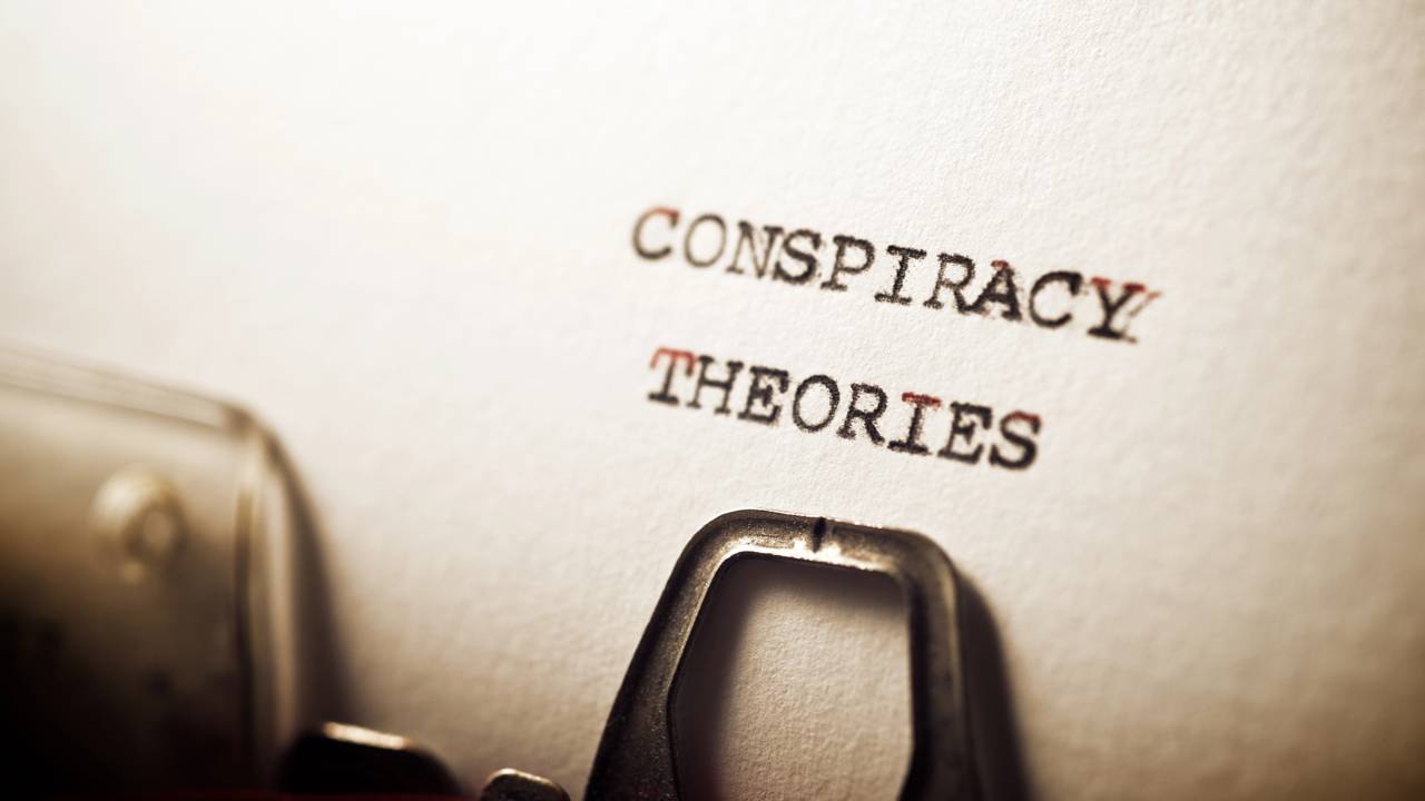7 teorias da conspiração sobre tecnologia que muita gente acredita