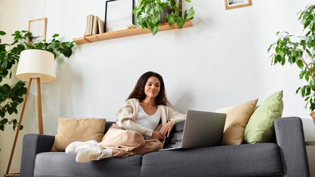 Essa mistura de tons neutros está em alta e combina com tudo