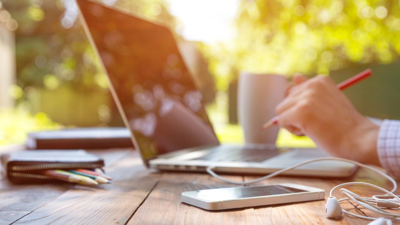 Signos que podem sentir renovação no trabalho sob a energia da Lua Cheia