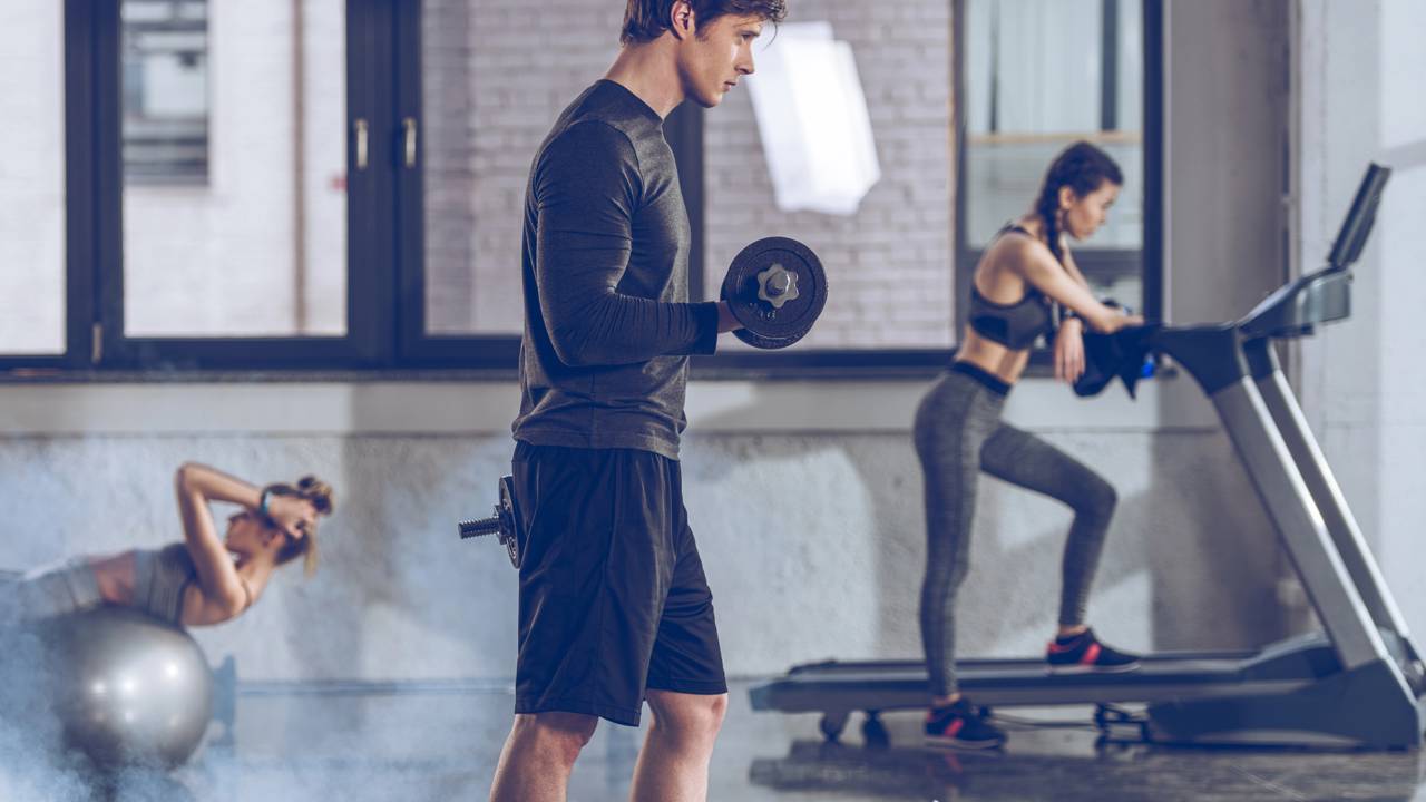 Treinar de manhã ou à noite? A ciência finalmente revelou a melhor hora