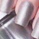 Esmalte metálico sem brilho? Entenda por que isso acontece