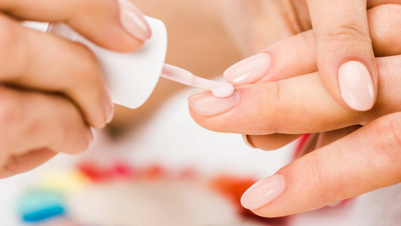 Como fazer as unhas durarem mais sem precisar de salão em casa